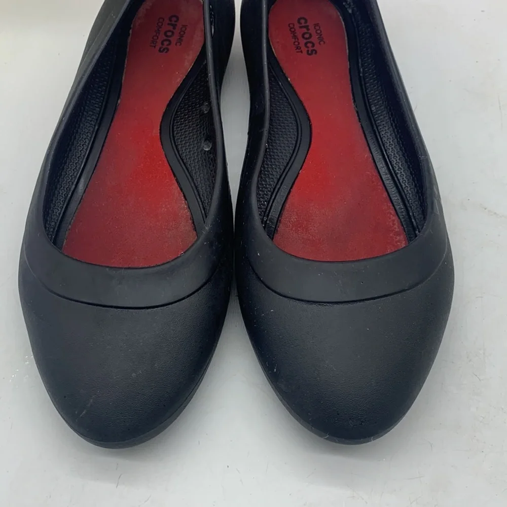Crocs black pointy ballet flat size 7. CR3723C - Picture 2 of 7